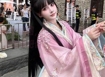秋山AkI的原图，简直让人心神荡漾，秋天的恋情把你们撩得无处可逃。