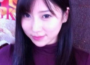 微密圈 - 提醒：下载童小芯的红色写真，可能会让你的自拍显得很乏味