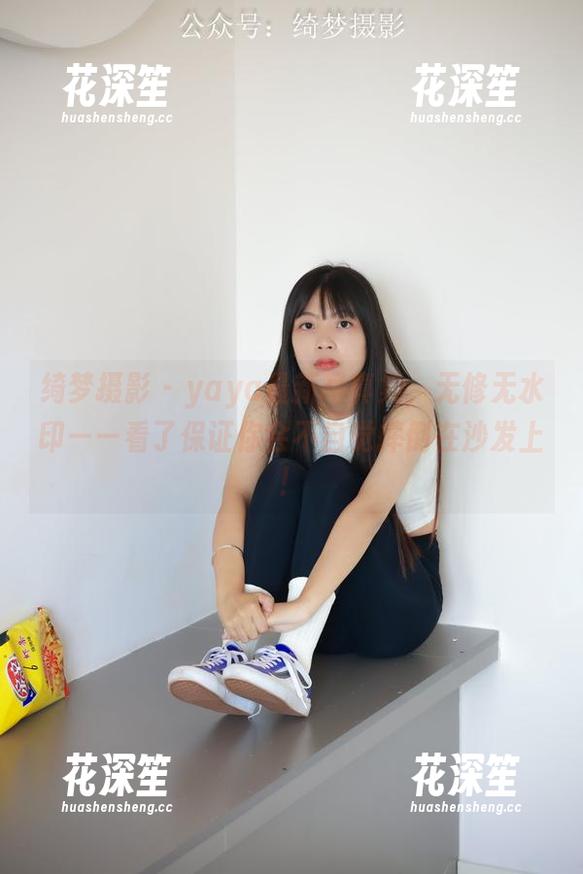 绮梦摄影 - yaya最新写真集，无修无水印——看了保证你会不自觉摔倒在沙发上！