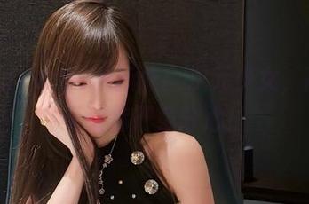 腐团儿Ikaros的新作：次元少女，高清壁纸让你严重分心！