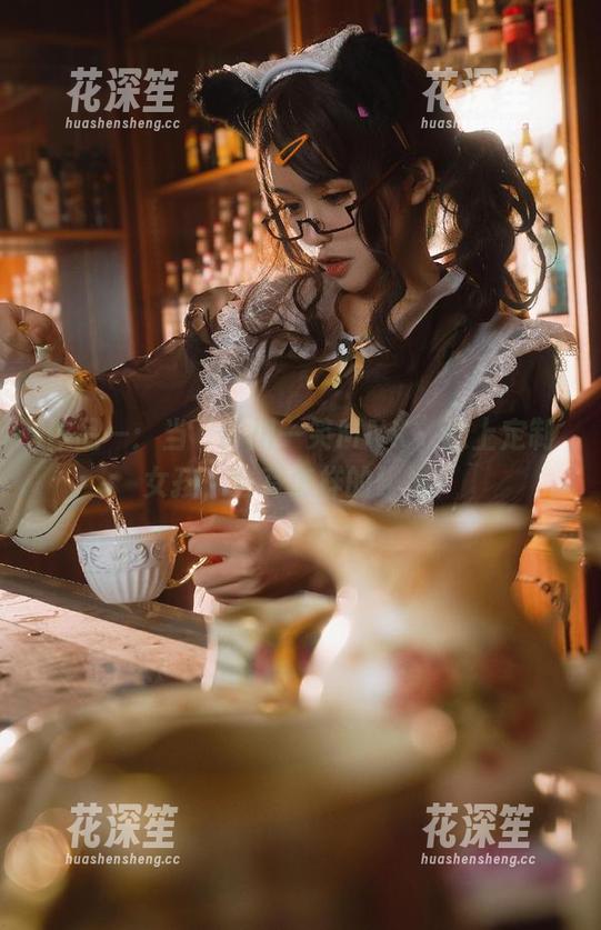 作品一：当“芊川一笑MNK”遇上定制女孩，会有怎样的碰撞？