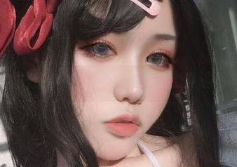 试试高跟鞋？芊川一笑MNK来免费送写真啦！