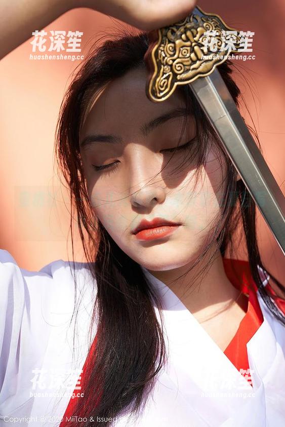 蜜桃社-木奈奈 蜜桃社 - 一点儿光都没,木奈奈在夏日写真里玩得真“黑”啊。