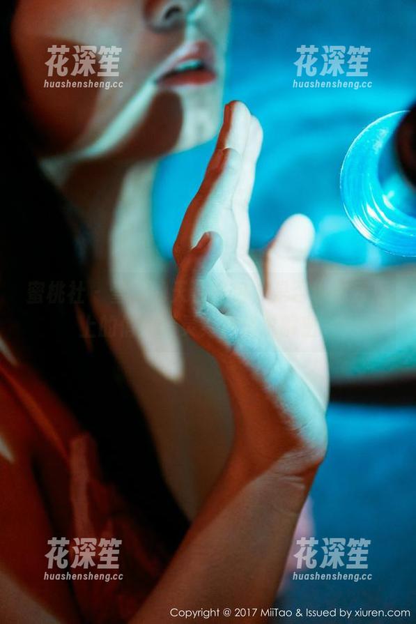 蜜桃社 - 雪飞的天台图包，是否也像云层上的俏皮精灵？合集求解密。