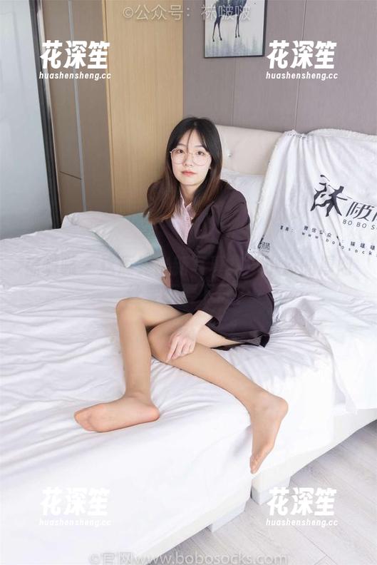 袜啵啵-小沫 袜啵啵 - 这厮竟出新写真集!小沫的厚肉丝要不要下载?