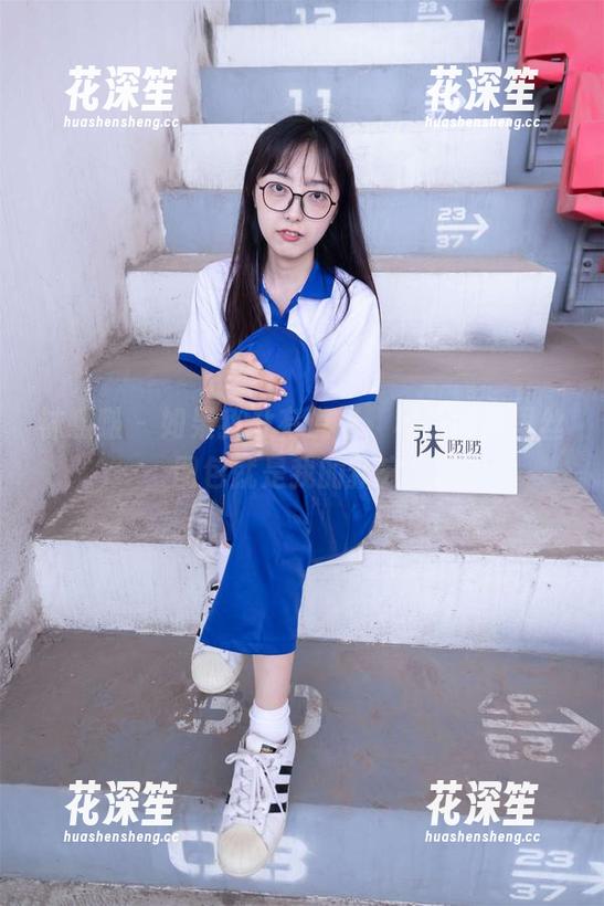 袜啵啵 - 如果我没有说错，稚予的裤里丝图包就是我的新宠！