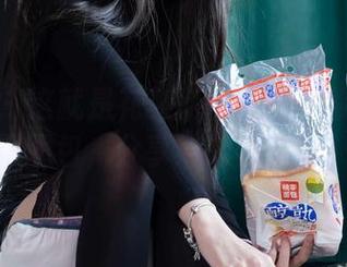 袜啵啵 - 这就是花絮版的魔力！糯米的校服图包，分享给你当惊喜！