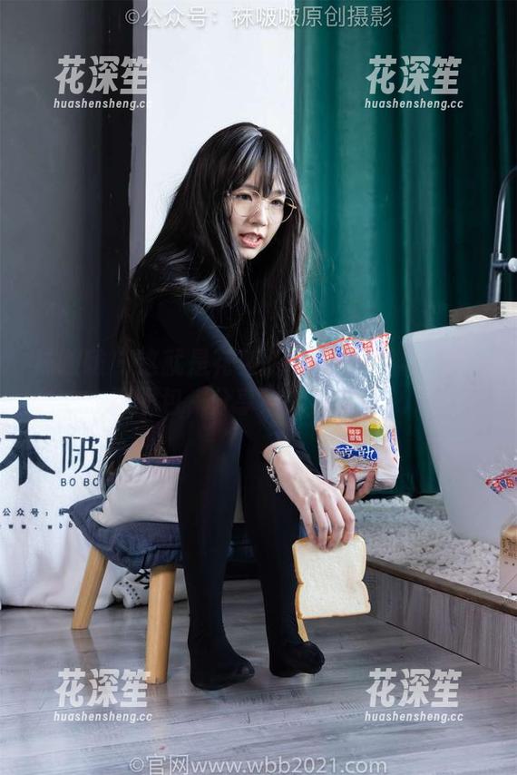袜啵啵-糯米 袜啵啵 - 这就是花絮版的魔力!糯米的校服图包,分享给你当惊喜!