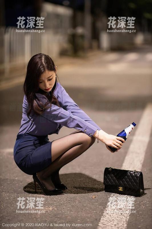 语画界 - 午后的镜头：波巧酱在校园里漫游，图包记录下那一刻的心情。