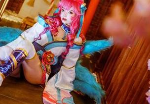 尝试不去关注雯妹不讲道理黑丝T-back的高清写真，但…好吧，我失败了。