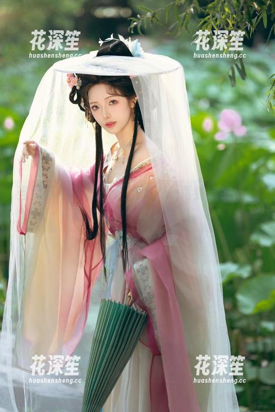 当雯妹不讲道理遇上Nikke毒蛇，高清写真集里的小野猫气息。