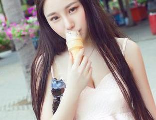 青豆客 - 天呐，施忆佳的私拍女仆照，难道是在给人一种别样的体验？
