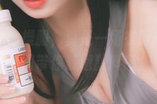 韶陌陌的体操服，真是一场衣服的挑战，套图带你躲避塑料感。